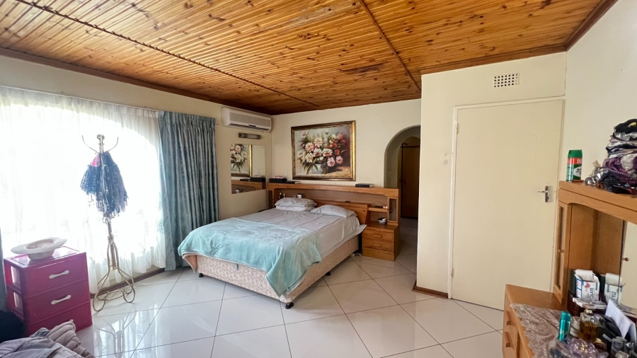 4 Bedroom Property for Sale in Langenhovenpark Free State